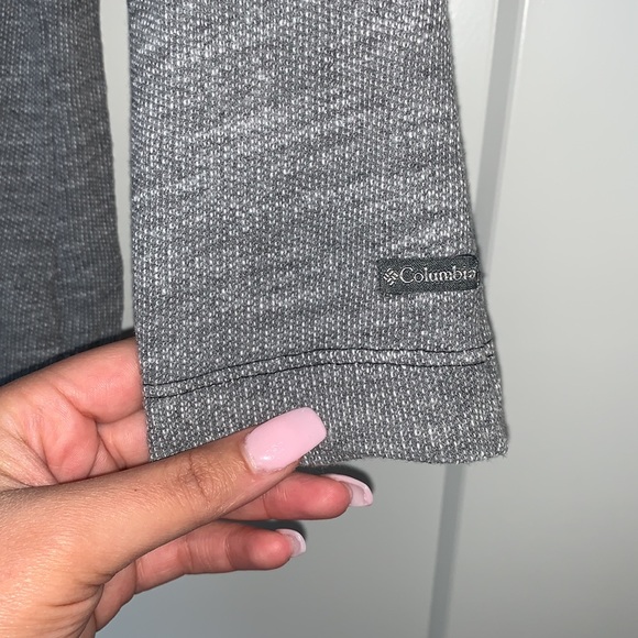 Light weight Columbia sweater - Picture 3 of 4